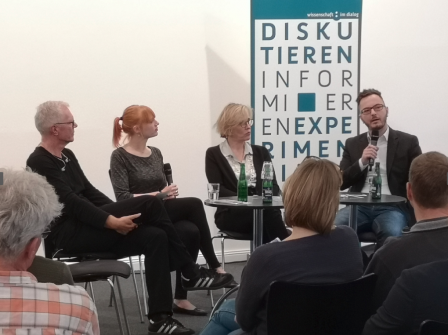 diskussionsrunde-hdw-bremen-mai-2019-1024x767.png